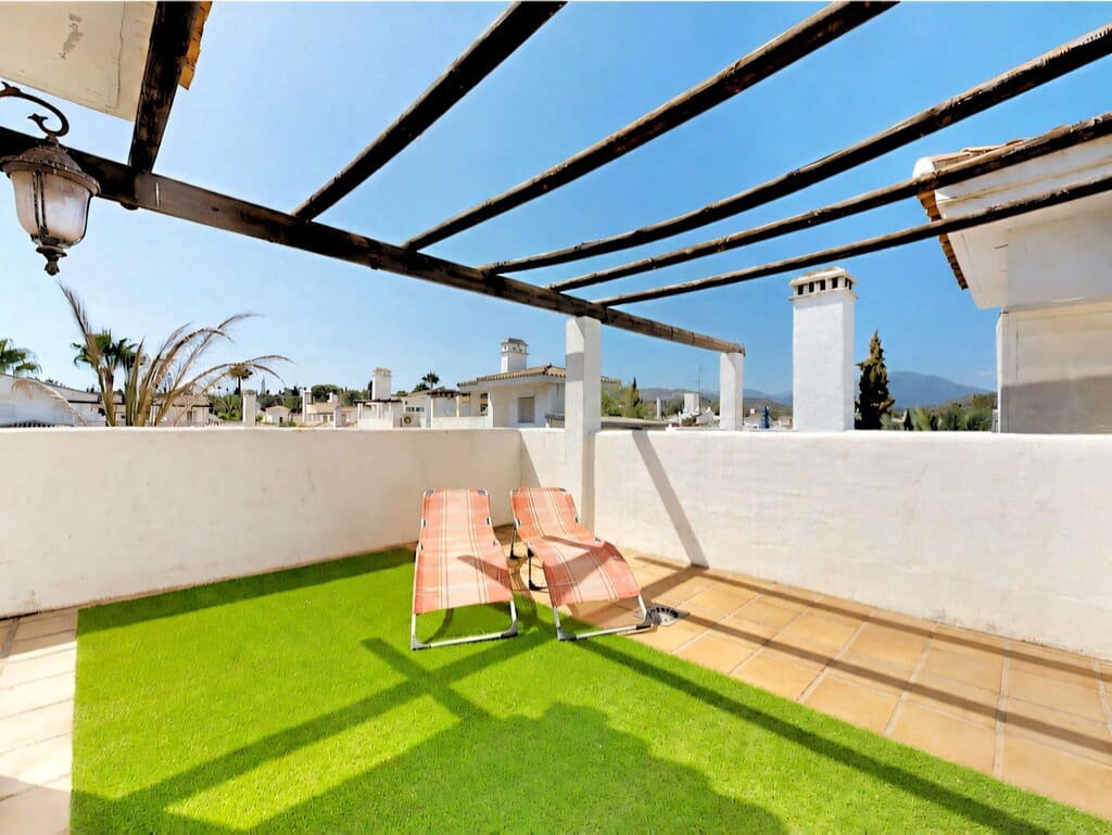 Ático de 3 habitaciones en Nueva Andalucia en venta con piscina - 549.000 € (Ref: 10018944)