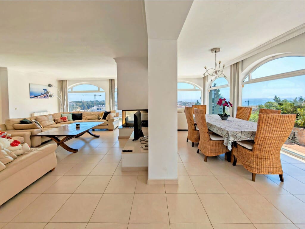 Chalet de 4 habitaciones en Mijas Costa en venta con piscina garaje - 996.000 € (Ref: 10020294)