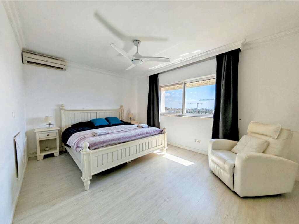 Chalet de 4 habitaciones en Mijas Costa en venta con piscina garaje - 996.000 € (Ref: 10020294)