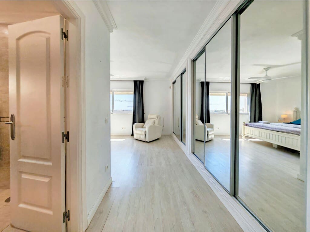 Chalet de 4 habitaciones en Mijas Costa en venta con piscina garaje - 996.000 € (Ref: 10020294)