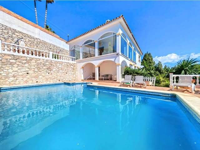 Chalet de 4 habitaciones en Mijas Costa, Mijas en venta con piscina garaje - 996.000 € (Ref: 10020294)