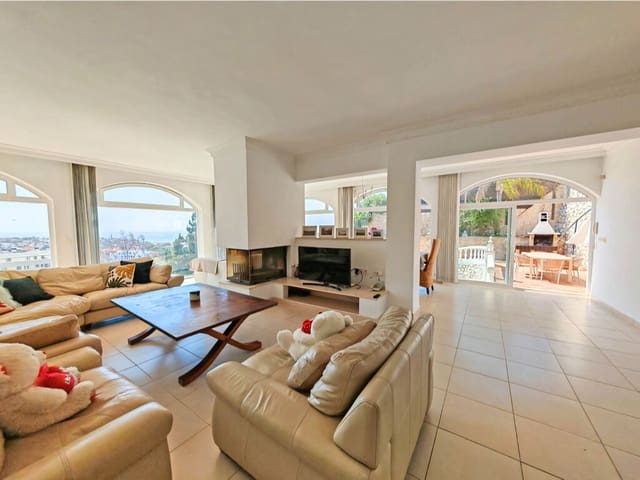 Chalet de 4 habitaciones en Mijas Costa, Mijas en venta con piscina garaje - 996.000 € (Ref: 10020294)