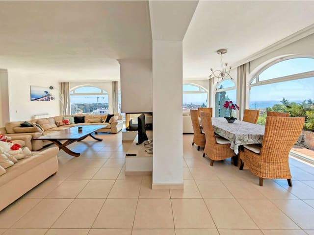 Chalet de 4 habitaciones en Mijas Costa, Mijas en venta con piscina garaje - 996.000 € (Ref: 10020294)