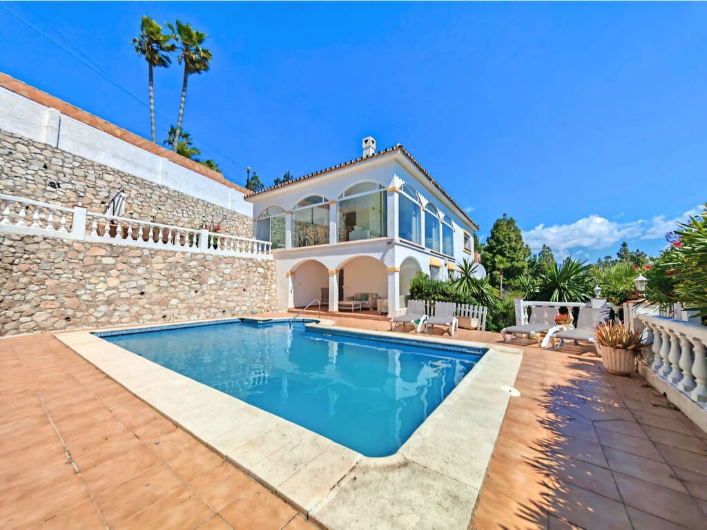 Chalet de 4 habitaciones en Mijas Costa en venta con piscina garaje - 996.000 € (Ref: 10020294)