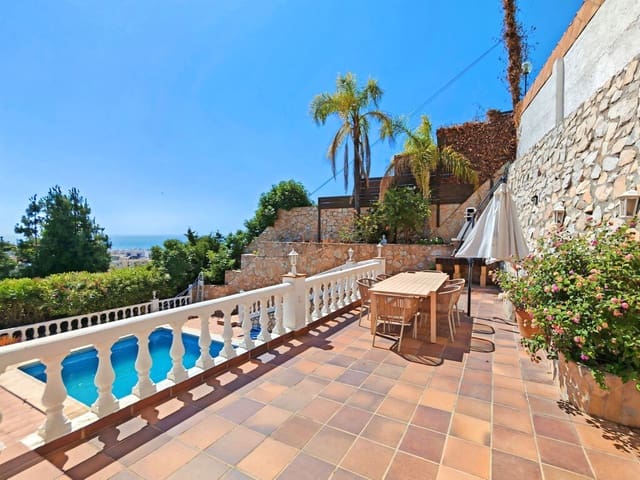 Chalet de 4 habitaciones en Mijas Costa, Mijas en venta con piscina garaje - 996.000 € (Ref: 10020294)