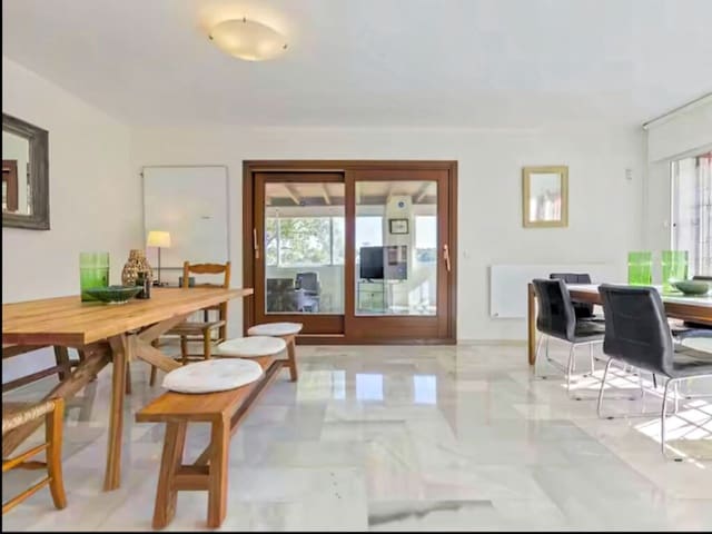 6 sovrum Villa till salu i Elviria, Marbella med pool garage - 1 200 000 € (Ref: 10022076)