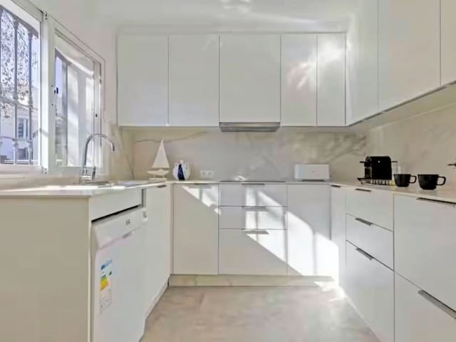 6 sovrum Villa till salu i Elviria, Marbella med pool garage - 1 200 000 € (Ref: 10022076)