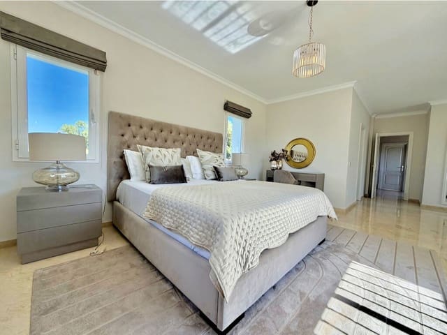 4 sypialnia Willa na sprzedaż w El Rosario, Marbella z basenem garażem - 1 850 000 € (Ref: 10022077)