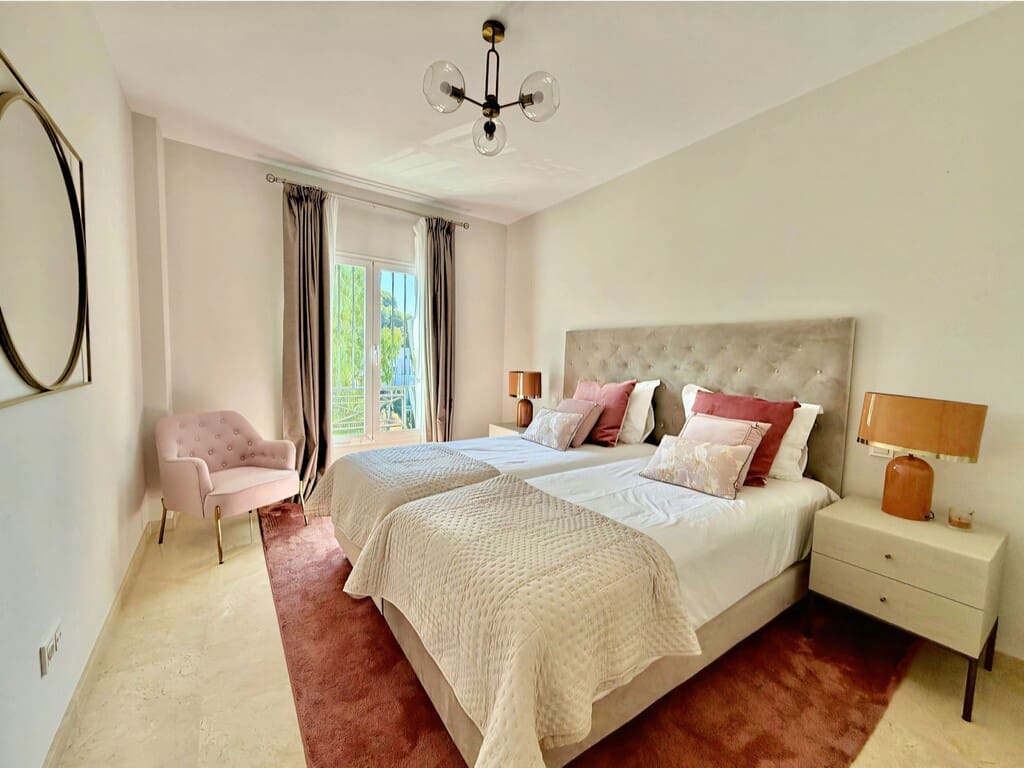 4 sypialnia Willa na sprzedaż w El Rosario z basenem garażem - 1 850 000 € (Ref: 10022077)