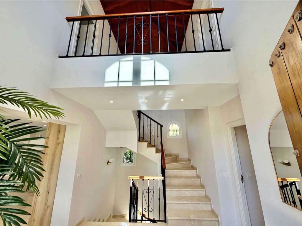 4 sypialnia Willa na sprzedaż w El Rosario z basenem garażem - 1 850 000 € (Ref: 10022077)