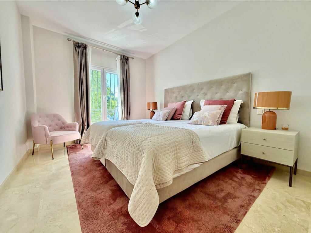 4 sypialnia Willa na sprzedaż w El Rosario z basenem garażem - 1 850 000 € (Ref: 10022077)