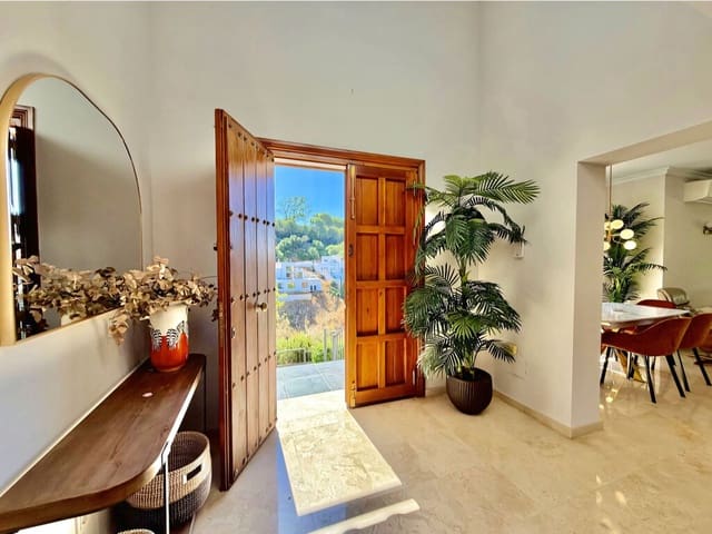 4 sypialnia Willa na sprzedaż w El Rosario, Marbella z basenem garażem - 1 850 000 € (Ref: 10022077)