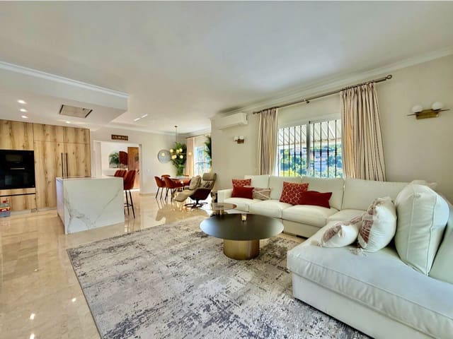 4 sypialnia Willa na sprzedaż w El Rosario, Marbella z basenem garażem - 1 850 000 € (Ref: 10022077)