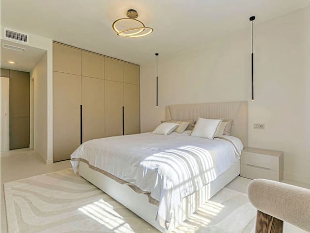 Apartamento de 3 habitaciones en Nueva Andalucia, Marbella en venta con piscina garaje - 1.080.000 € (Ref: 10026882)