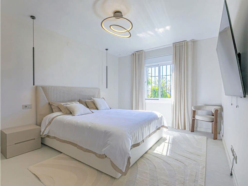 3 quarto Apartamento para venda em Nueva Andalucia com piscina garagem - 1 080 000 € (Ref: 10026882)