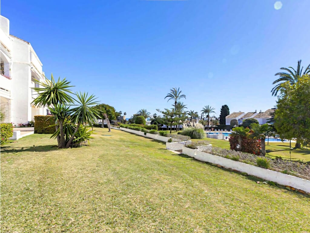 3 quarto Apartamento para venda em Nueva Andalucia com piscina garagem - 1 080 000 € (Ref: 10026882)