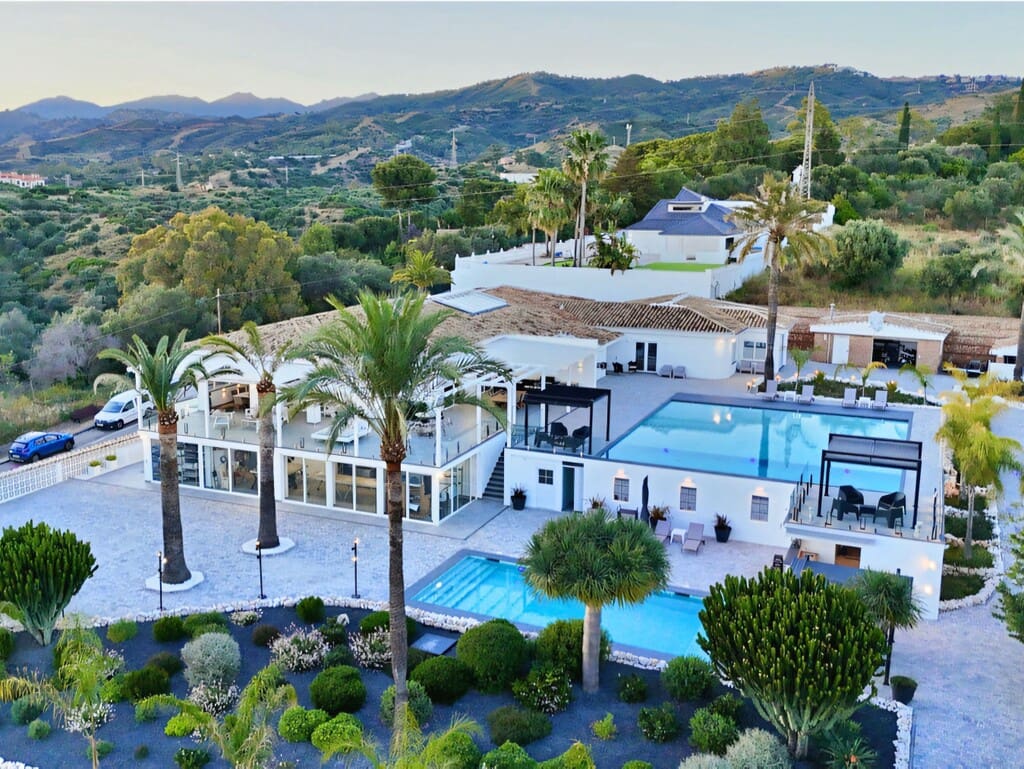 7 sypialnia Willa na sprzedaż w Elviria z basenem garażem - 4 200 000 € (Ref: 10027820)