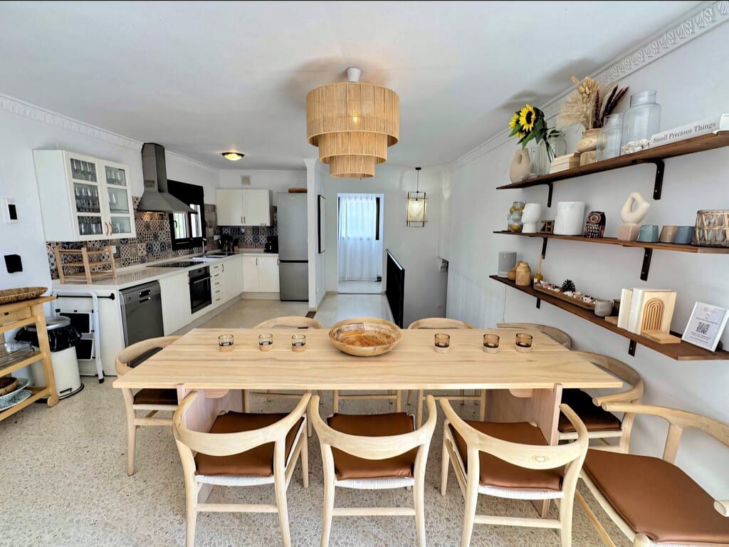 6 bedroom Villa for sale in La Cala de Mijas with pool - € 1,495,000 (Ref: 10027821)