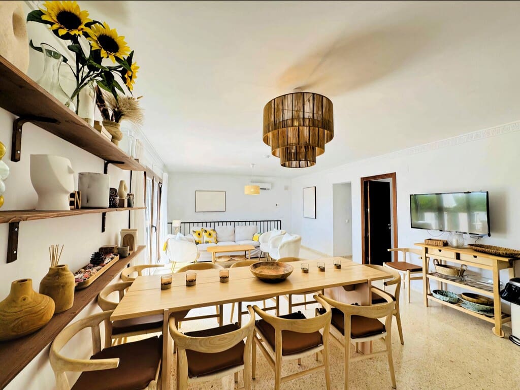6 bedroom Villa for sale in La Cala de Mijas with pool - € 1,495,000 (Ref: 10027821)