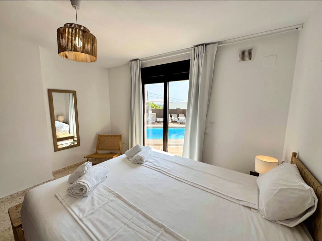 6 bedroom Villa for sale in La Cala de Mijas with pool - € 1,495,000 (Ref: 10027821)