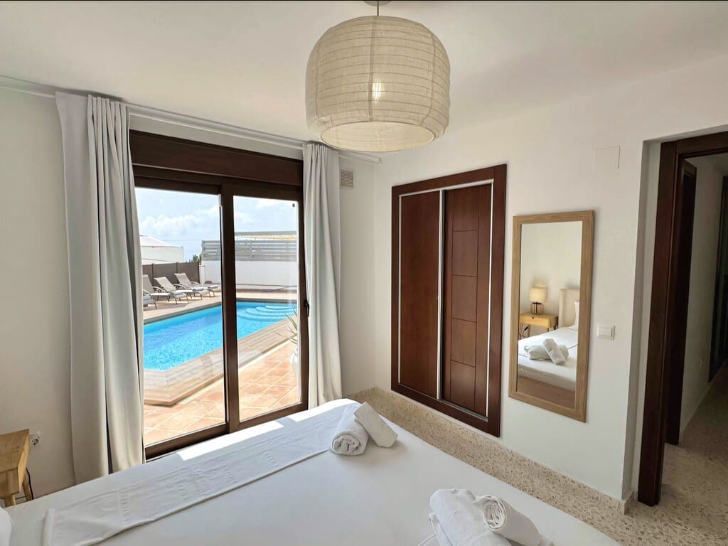 6 bedroom Villa for sale in La Cala de Mijas with pool - € 1,495,000 (Ref: 10027821)