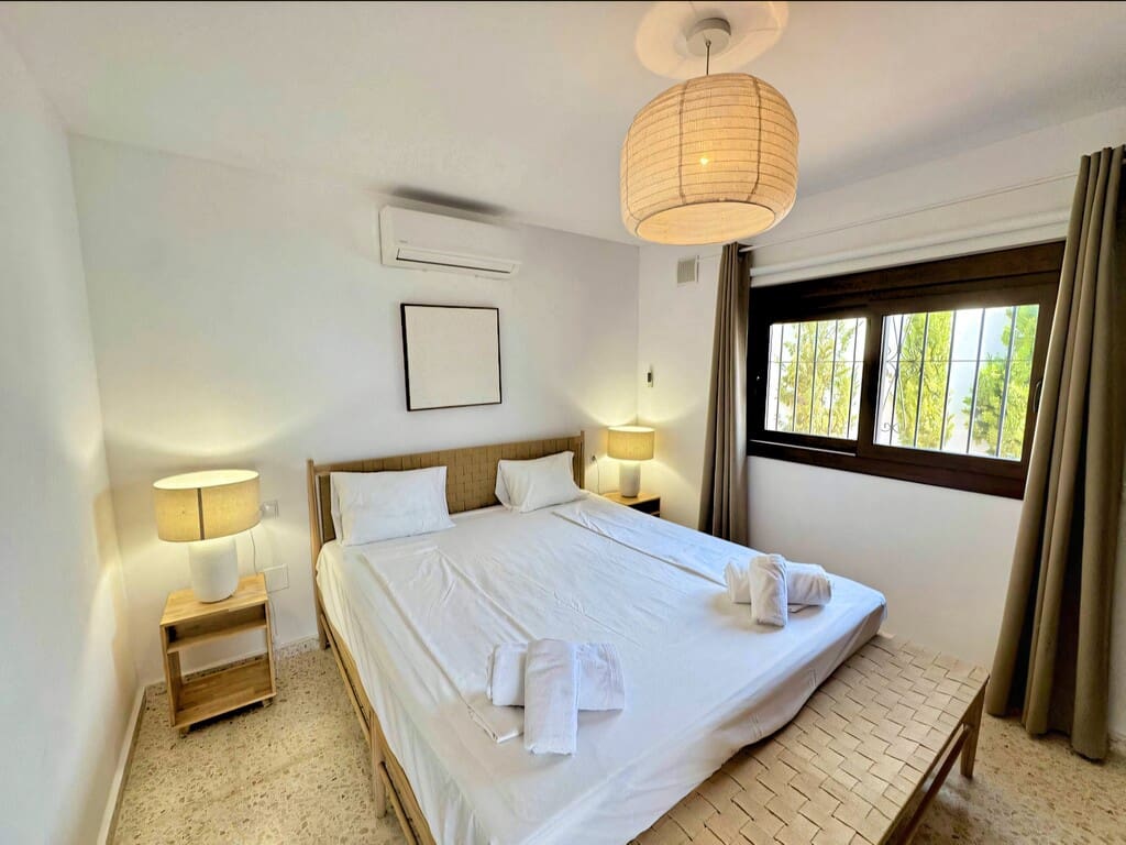 6 bedroom Villa for sale in La Cala de Mijas with pool - € 1,495,000 (Ref: 10027821)