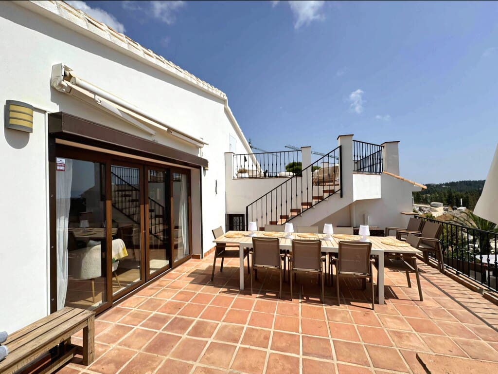 6 bedroom Villa for sale in La Cala de Mijas with pool - € 1,495,000 (Ref: 10027821)