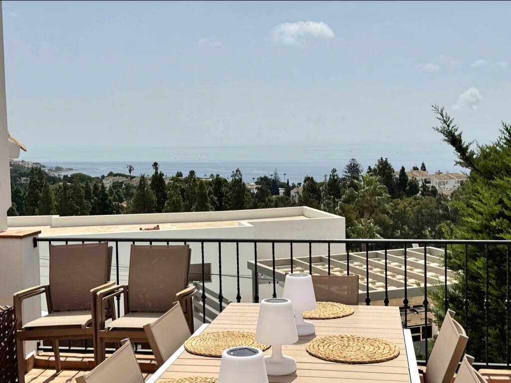 6 bedroom Villa for sale in La Cala de Mijas with pool - € 1,495,000 (Ref: 10027821)