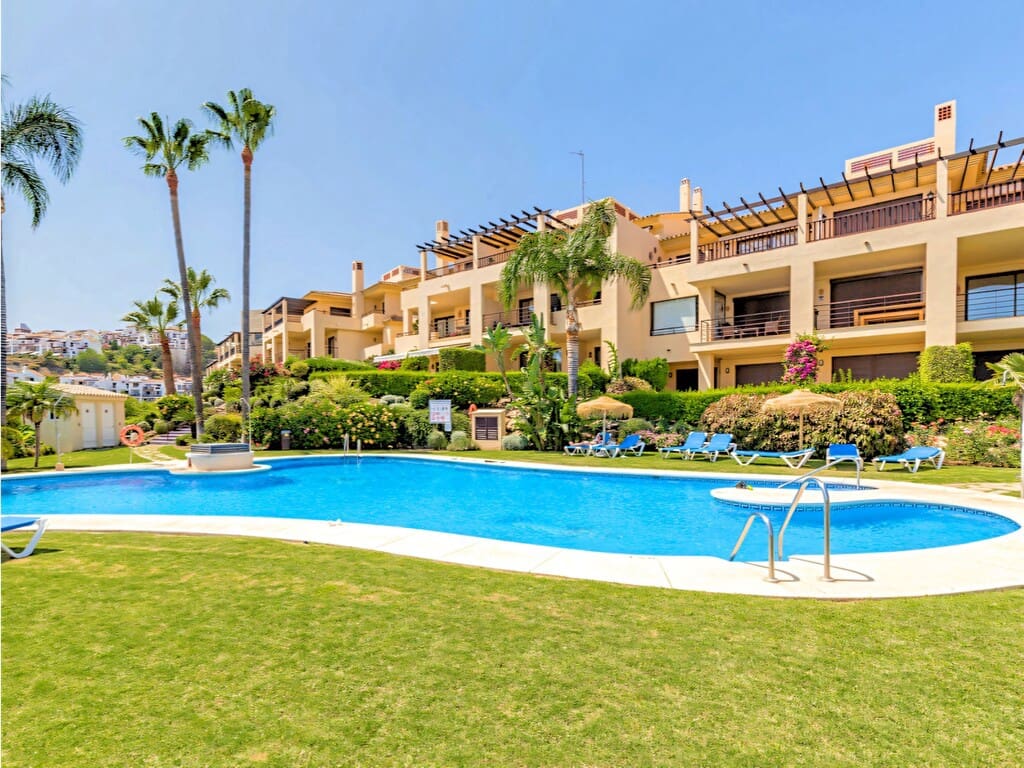3 slaapkamer Appartement te koop in Los Arqueros met zwembad garage - € 550.000 (Ref: 10030145)