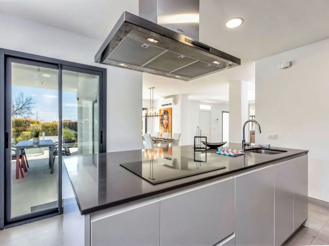 4 Zimmer Villa zu verkaufen in Calahonda, Mijas mit Pool Garage - 1.700.000 € (Ref: 10034982)