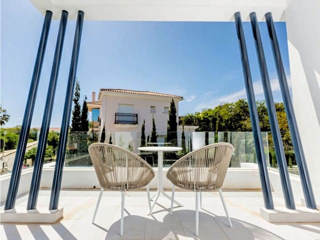 4 Zimmer Villa zu verkaufen in Calahonda, Mijas mit Pool Garage - 1.700.000 € (Ref: 10034982)