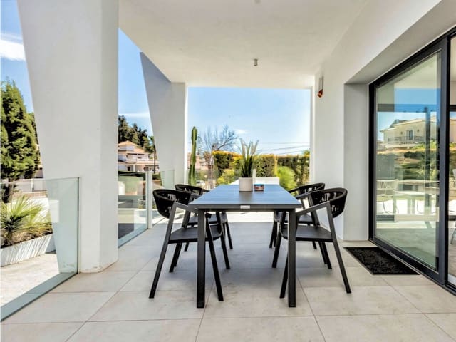 4 Zimmer Villa zu verkaufen in Calahonda, Mijas mit Pool Garage - 1.700.000 € (Ref: 10034982)