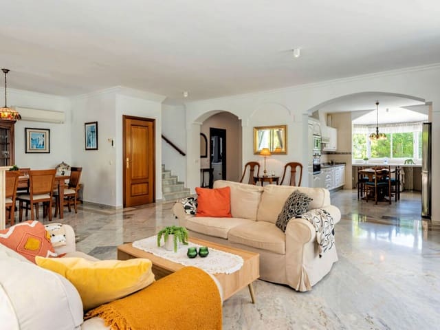 3 makuuhuone Huvila myytävänä paikassa Atalaya-Isdabe, Estepona mukana uima-altaan 
autotalli - 1 095 000 € (Ref: 10034984)