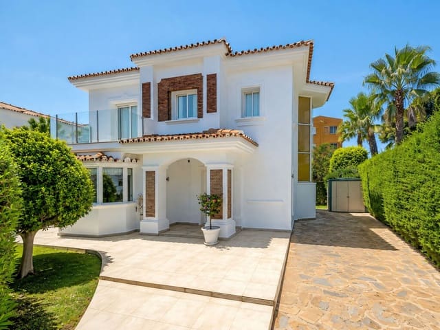 3 makuuhuone Huvila myytävänä paikassa Atalaya-Isdabe, Estepona mukana uima-altaan 
autotalli - 1 095 000 € (Ref: 10034984)