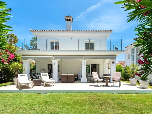3 makuuhuone Huvila myytävänä paikassa Atalaya-Isdabe, Estepona mukana uima-altaan 
autotalli - 1 095 000 € (Ref: 10034984)