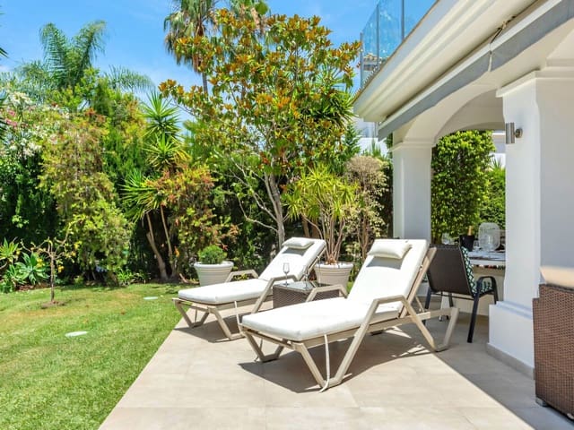 3 makuuhuone Huvila myytävänä paikassa Atalaya-Isdabe, Estepona mukana uima-altaan 
autotalli - 1 095 000 € (Ref: 10034984)