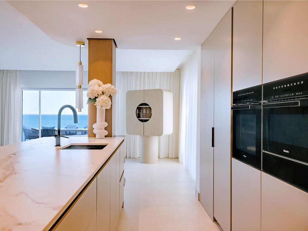 3 bedroom Penthouse for sale in Estepona with pool garage - € 2,495,000 (Ref: 10034985)