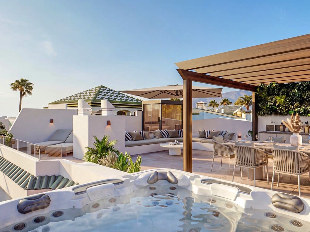 3 bedroom Penthouse for sale in Estepona with pool garage - € 2,495,000 (Ref: 10034985)