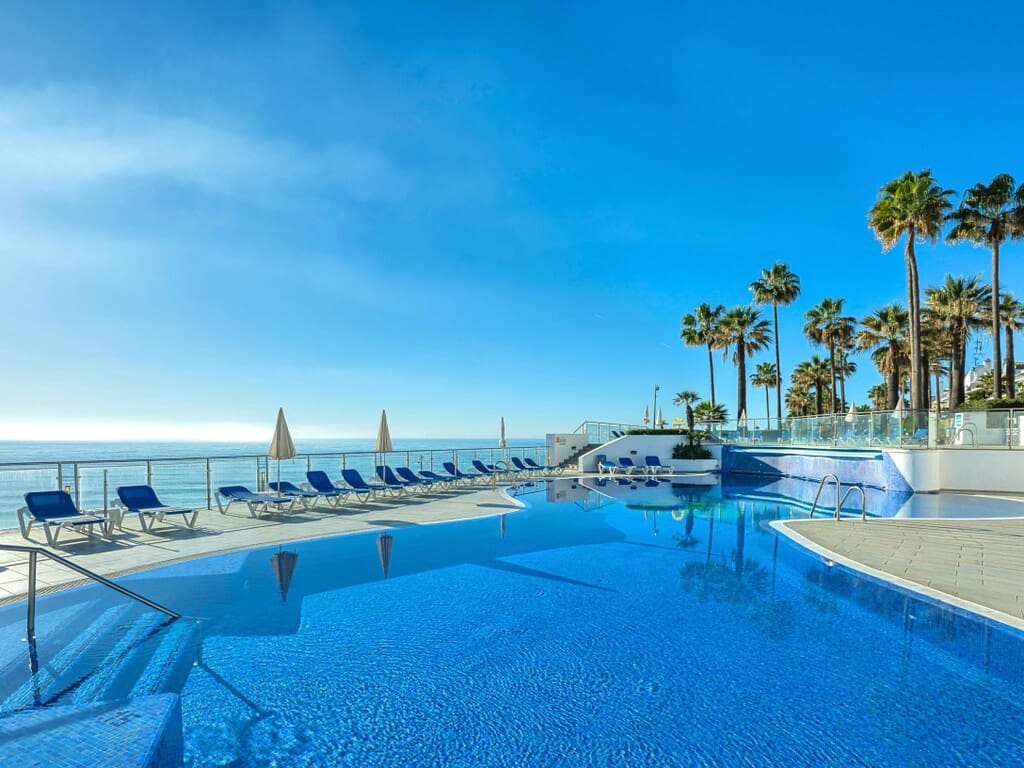 3 bedroom Penthouse for sale in Estepona with pool garage - € 2,495,000 (Ref: 10034985)