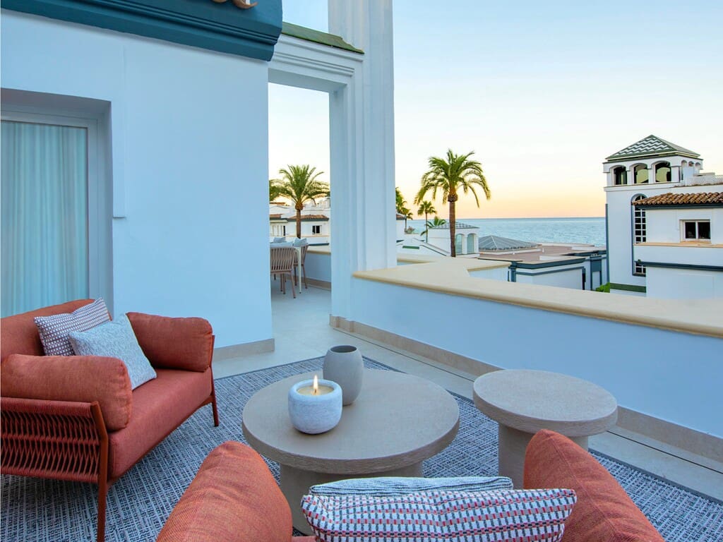 3 bedroom Penthouse for sale in Estepona with pool garage - € 2,495,000 (Ref: 10034985)