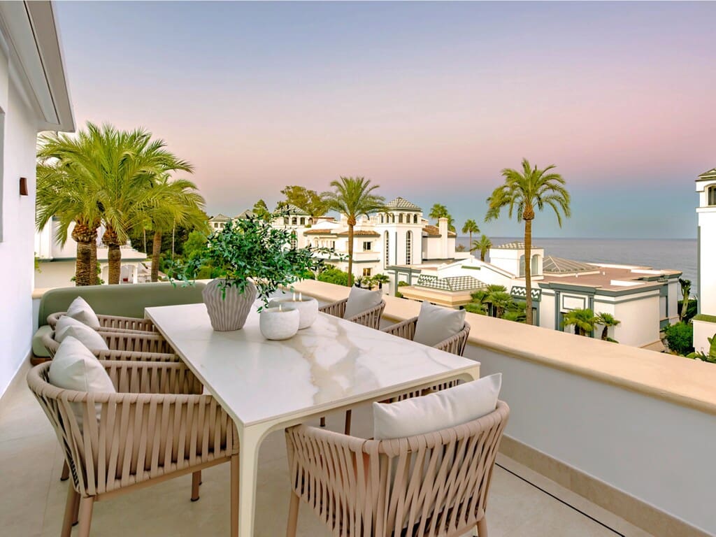 3 bedroom Penthouse for sale in Estepona with pool garage - € 2,495,000 (Ref: 10034985)