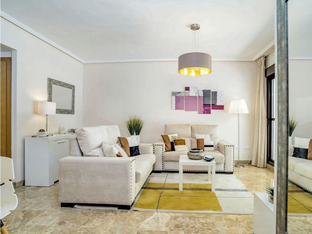 Apartamento de 2 habitaciones en New Golden Mile en venta con piscina garaje - 345.000 € (Ref: 10037047)
