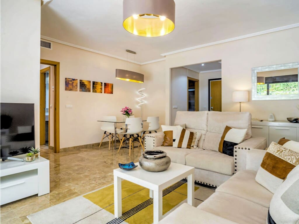 Apartamento de 2 habitaciones en New Golden Mile en venta con piscina garaje - 345.000 € (Ref: 10037047)