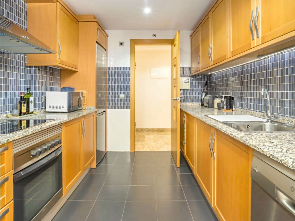 Apartamento de 2 habitaciones en New Golden Mile en venta con piscina garaje - 345.000 € (Ref: 10037047)