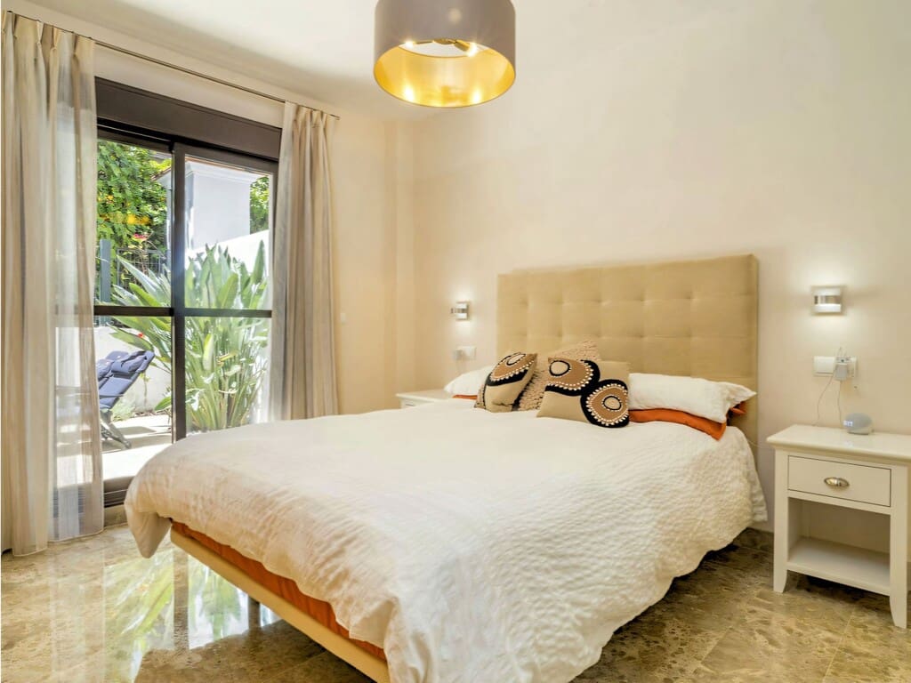 Apartamento de 2 habitaciones en New Golden Mile en venta con piscina garaje - 345.000 € (Ref: 10037047)
