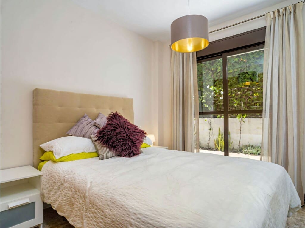 Apartamento de 2 habitaciones en New Golden Mile en venta con piscina garaje - 345.000 € (Ref: 10037047)