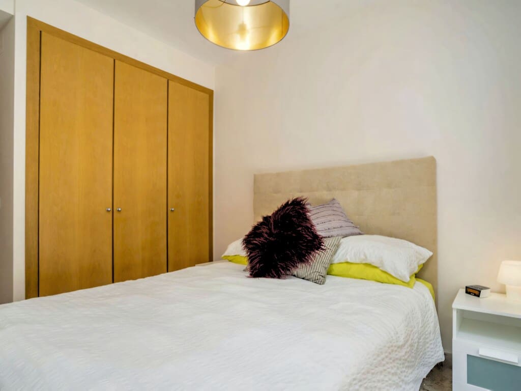 Apartamento de 2 habitaciones en New Golden Mile en venta con piscina garaje - 345.000 € (Ref: 10037047)