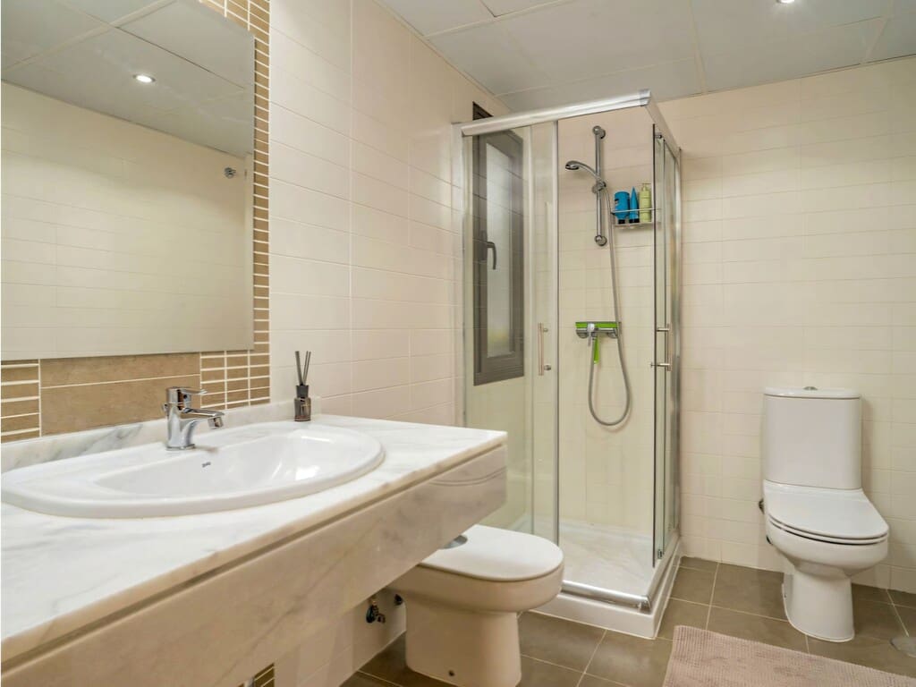Apartamento de 2 habitaciones en New Golden Mile en venta con piscina garaje - 345.000 € (Ref: 10037047)