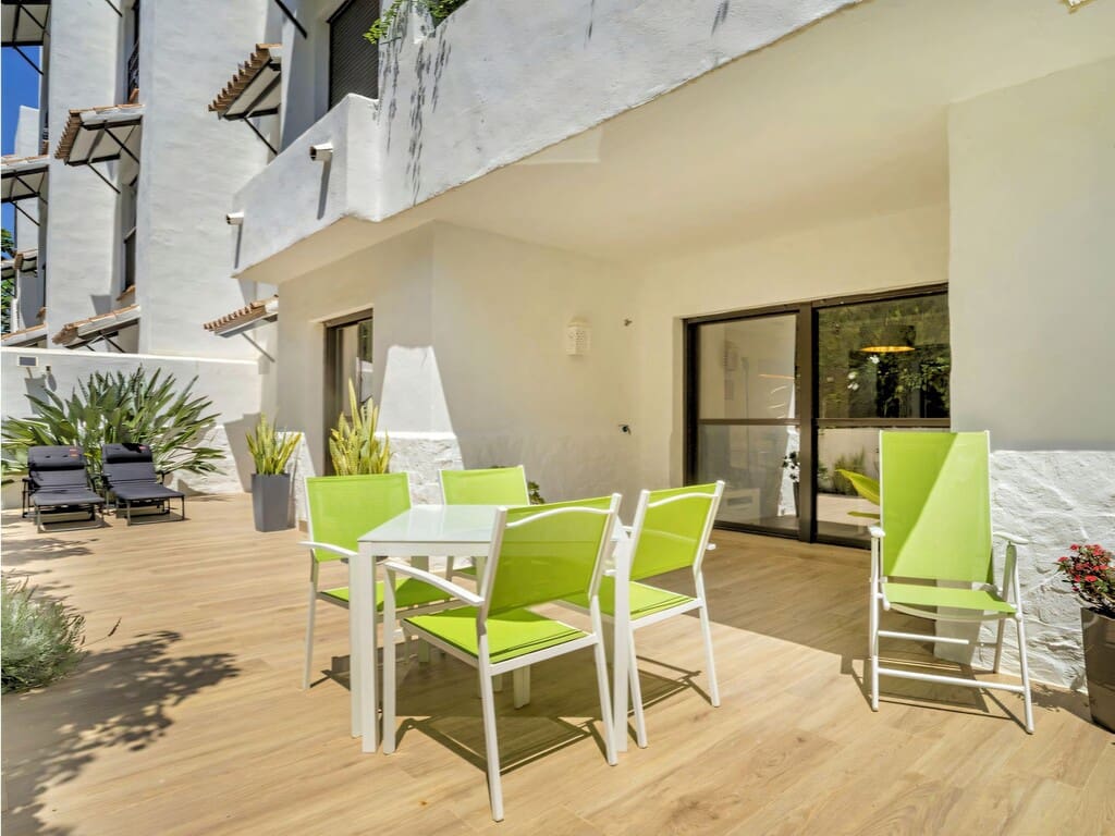Apartamento de 2 habitaciones en New Golden Mile en venta con piscina garaje - 345.000 € (Ref: 10037047)