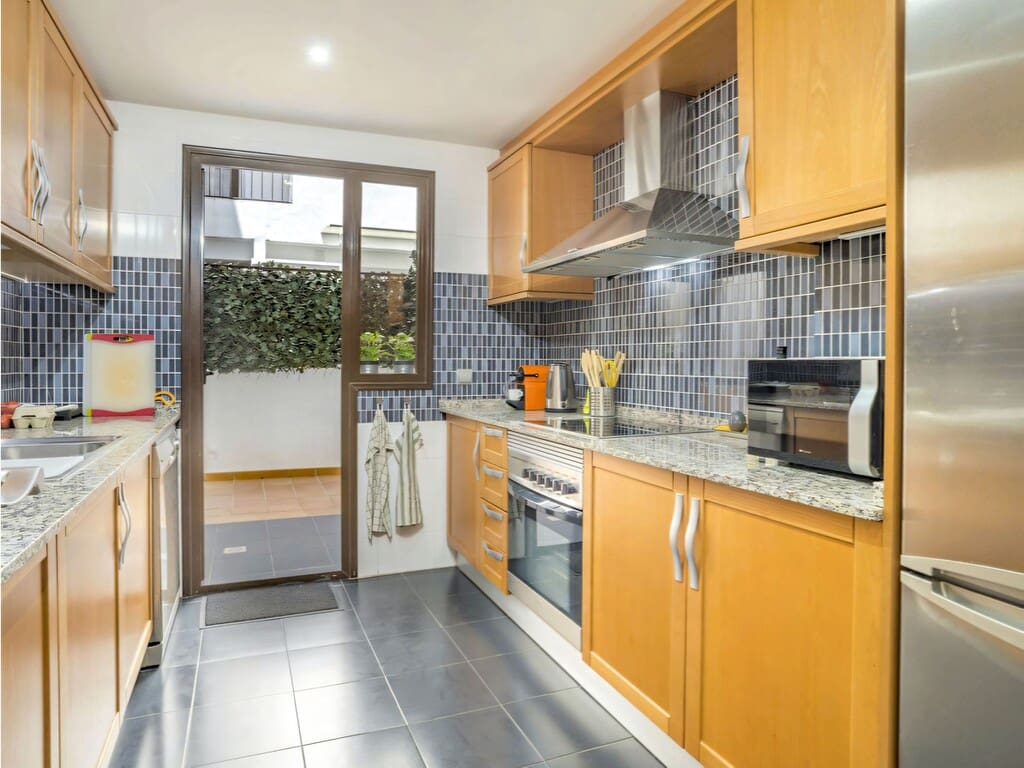 Apartamento de 2 habitaciones en New Golden Mile en venta con piscina garaje - 345.000 € (Ref: 10037047)